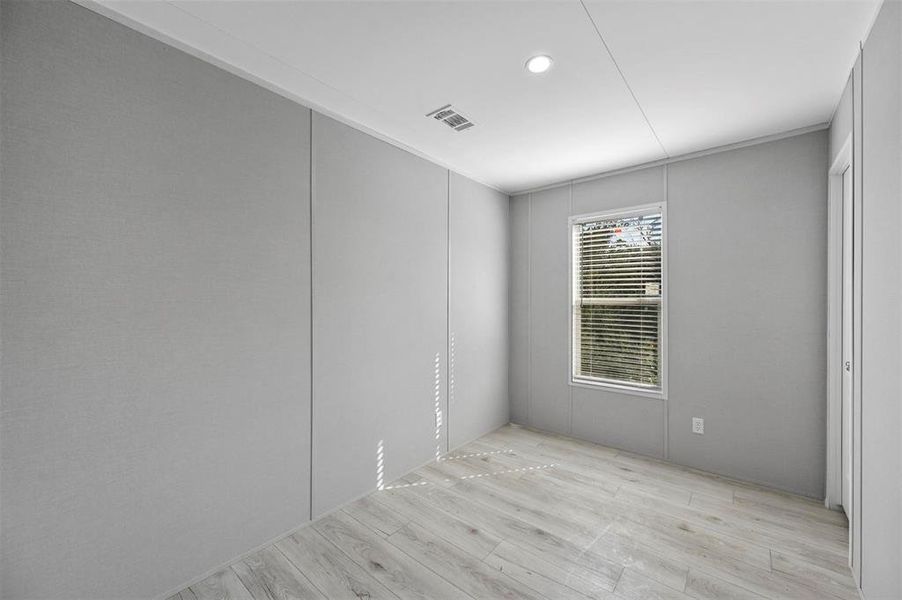 Spacious, unfurnished interior of a new home in , Granbury (Image 16).