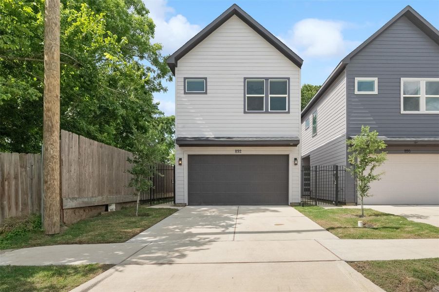 Front exterior of a new home in , Houston, TX, highlighting curb appeal (Image 1). Front exterior of a new home in , Houston, TX, highlighting curb appeal (Image 1).