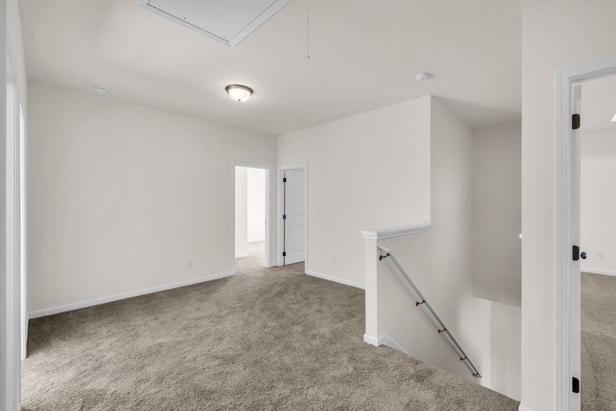 Upstairs loft area. Upstairs loft area.