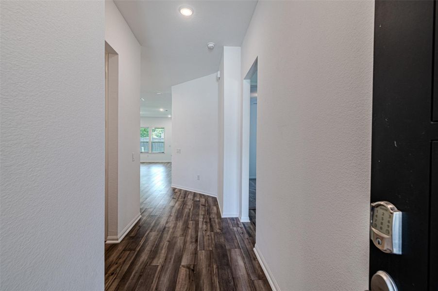 Spacious, unfurnished interior of a new home in Ellerden, Tomball (Image 28). Spacious, unfurnished interior of a new home in Ellerden, Tomball (Image 28).