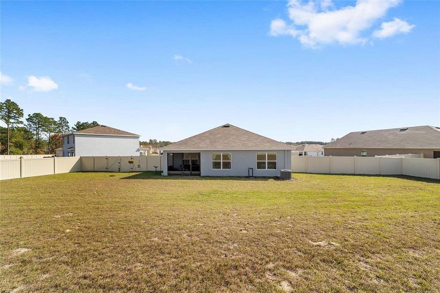 Exterior details and patio area of a home in Huntington Ridge, Ocala (Image 27).
