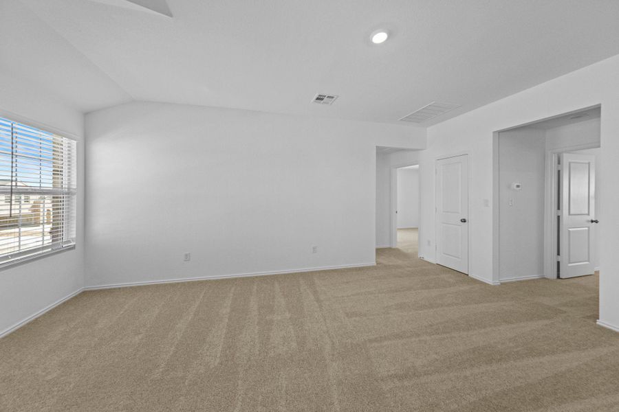 Spacious, unfurnished interior of a new home in Sunset Oaks: Ridgepointe Collection, Maxwell (Image 18). Spacious, unfurnished interior of a new home in Sunset Oaks: Ridgepointe Collection, Maxwell (Image 18).