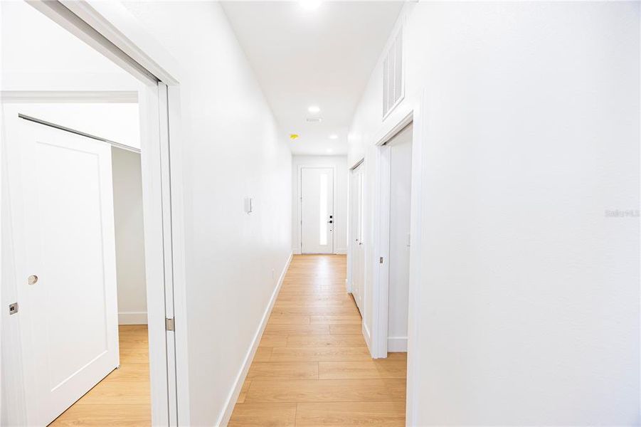 Spacious, unfurnished interior of a new home in , St. Petersburg (Image 20).