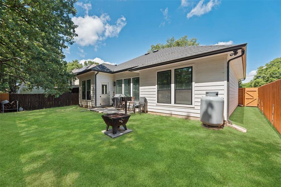 Exterior details and patio area of a home in , West Tawakoni (Image 3). Exterior details and patio area of a home in , West Tawakoni (Image 3).