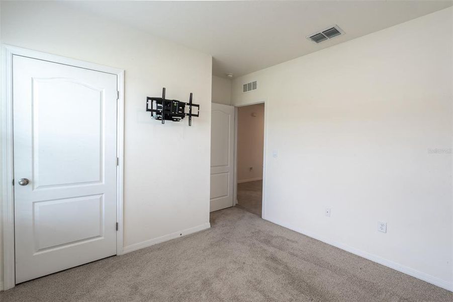 Spacious, unfurnished interior of a new home in Poinciana Enclave, Kissimmee (Image 19).