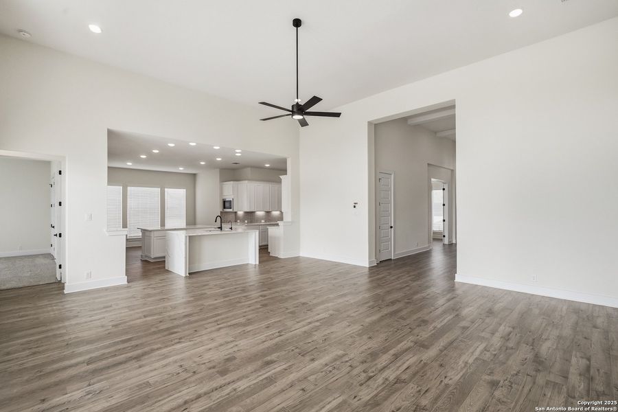 Spacious, unfurnished interior of a new home in Mesa Western, Cibolo (Image 21). Spacious, unfurnished interior of a new home in Mesa Western, Cibolo (Image 21).