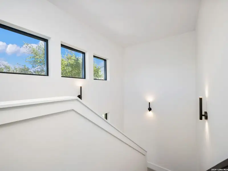 Spacious, unfurnished interior of a new home in , San Antonio (Image 20).