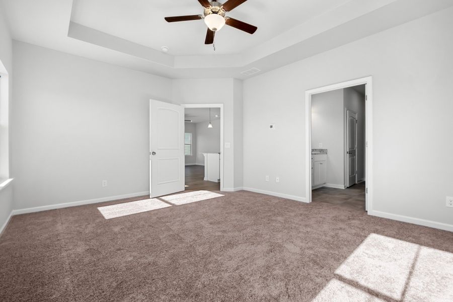 Spacious, unfurnished interior of a new home in The Oaks, Clarksville (Image 25).