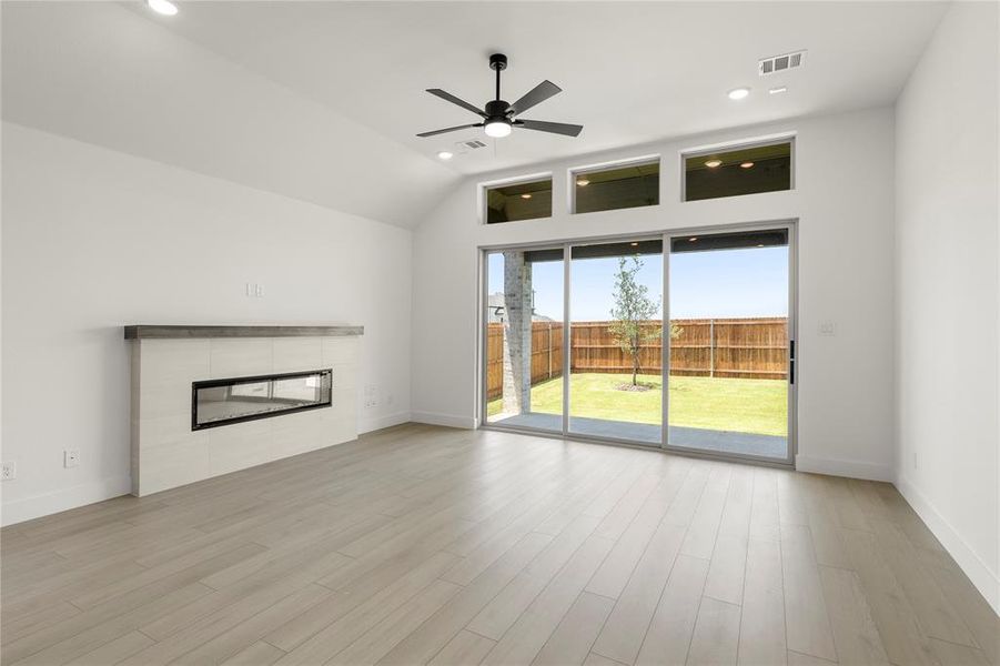 16. 2409 Belmont - Family