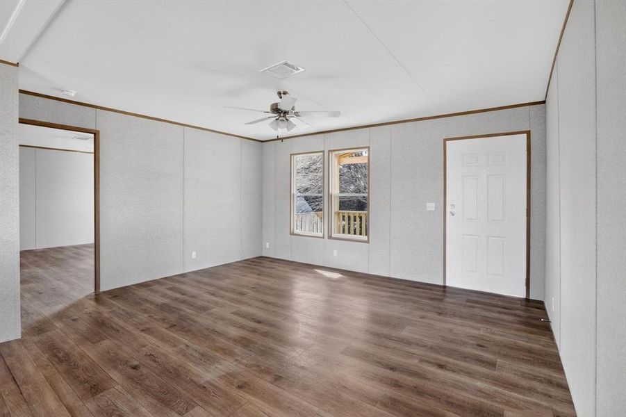 Spacious, unfurnished interior of a new home in , Aurora (Image 12).