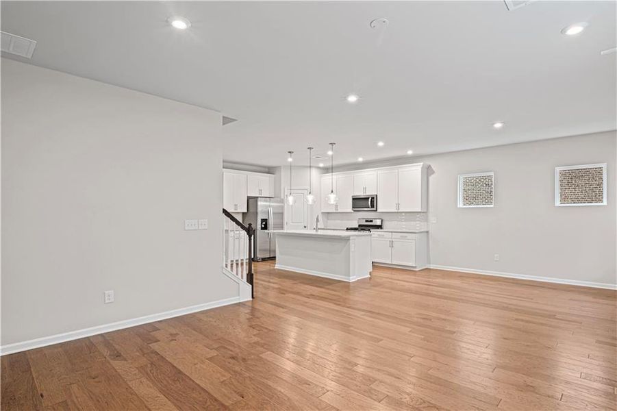Spacious, unfurnished interior of a new home in Briar Creek, Atlanta (Image 4). Spacious, unfurnished interior of a new home in Briar Creek, Atlanta (Image 4).