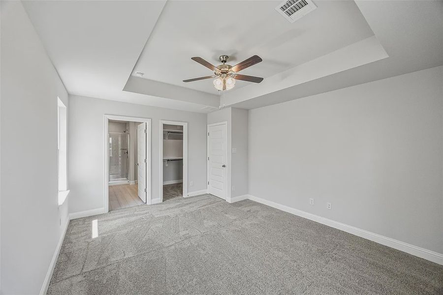 Spacious, unfurnished interior of a new home in Grand Oaks Reserve, Cleveland (Image 20).