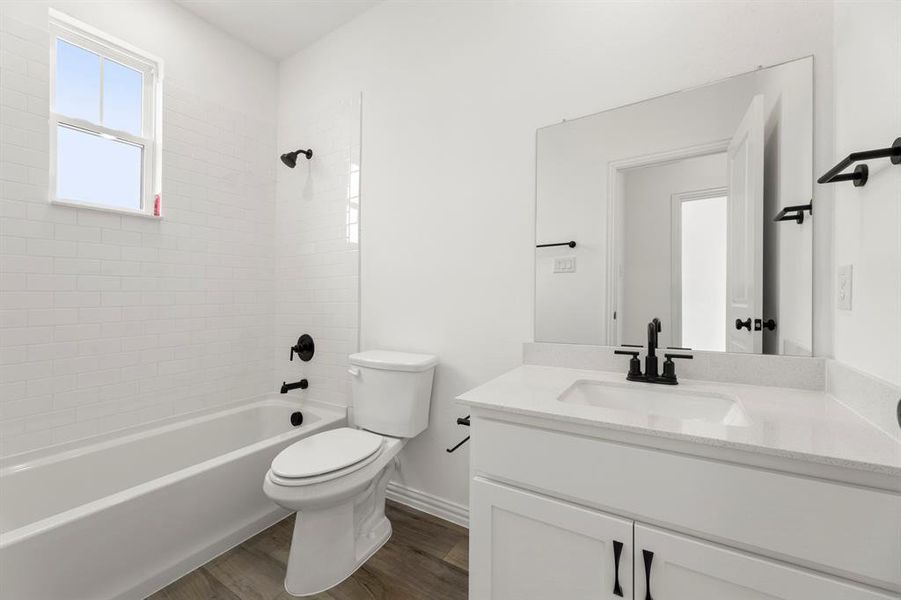 24. 24. 901 Janwood - 2ND Bath