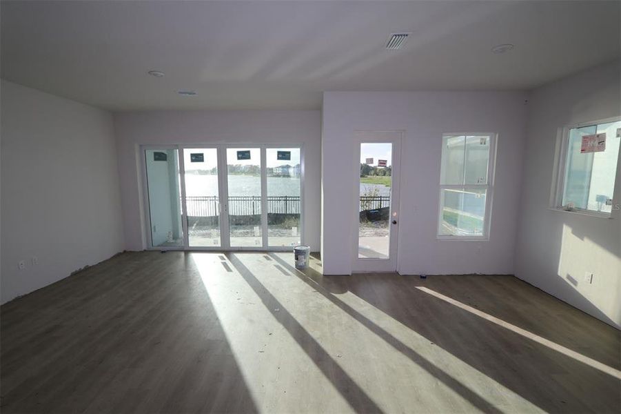 Image 8 of a home in Emerald Landing at Waterside at Lakewood Ranch – Lake Series.