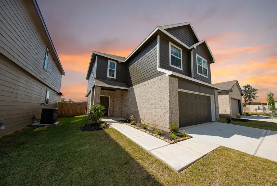 Front exterior of a new home in Mackenzie Creek, Conroe, TX, highlighting curb appeal (Image 2). Front exterior of a new home in Mackenzie Creek, Conroe, TX, highlighting curb appeal (Image 2).