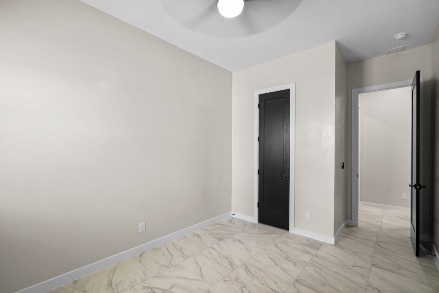 Spacious, unfurnished interior of a new home in Verdancia, El Paso (Image 32).