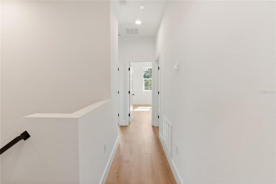 Spacious, unfurnished interior of a new home in , Tampa (Image 40).