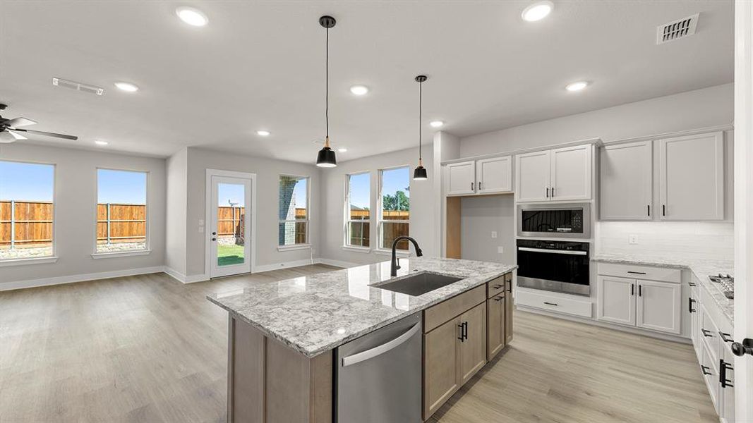 10. 9309 Derry - Kitchen (3) 10. 9309 Derry - Kitchen (3)