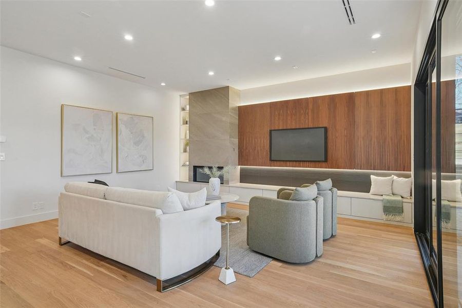 Furnished interior view inside a new home in , Dallas (Image 18). Furnished interior view inside a new home in , Dallas (Image 18).