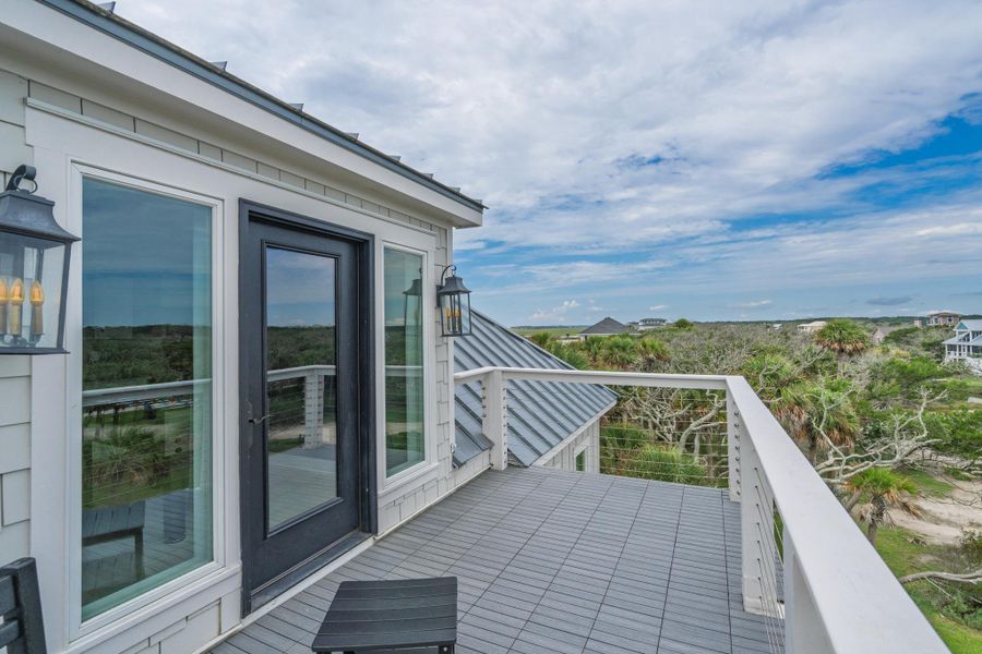 Exterior details and patio area of a home in , Edisto Island (Image 37).