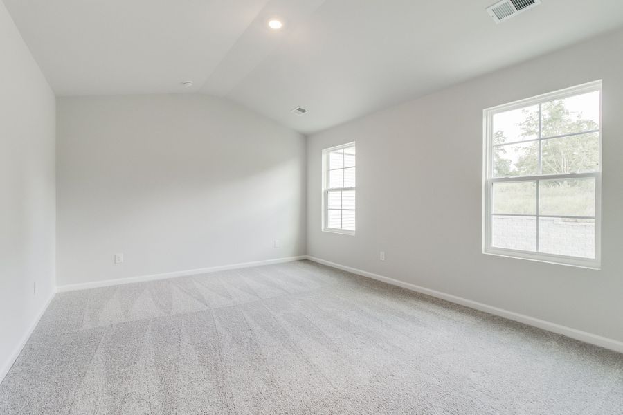 Spacious, unfurnished interior of a new home in Bluefield, Lexington (Image 23).