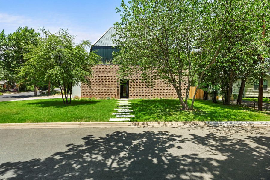 Image 33 of a home in .