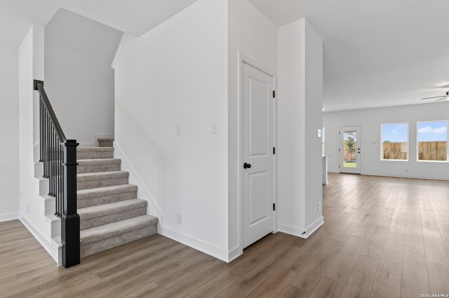 Spacious, unfurnished interior of a new home in Vista Ridge, Live Oak (Image 20).