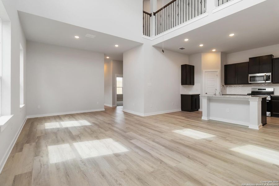 Spacious, unfurnished interior of a new home in Hunters Ranch, San Antonio (Image 25). Spacious, unfurnished interior of a new home in Hunters Ranch, San Antonio (Image 25).