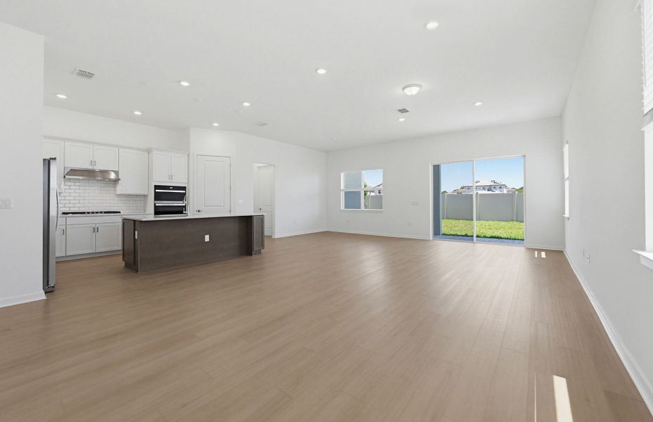 Spacious, unfurnished interior of a new home in Vida's Way, Wesley Chapel (Image 15).