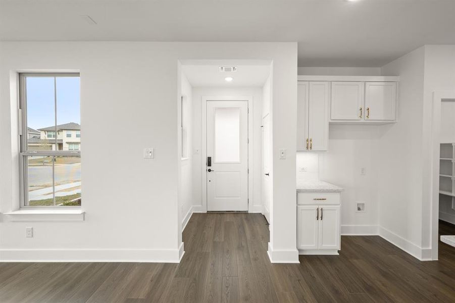 1529 Laurel- Entry-5103 1529 Laurel- Entry-5103