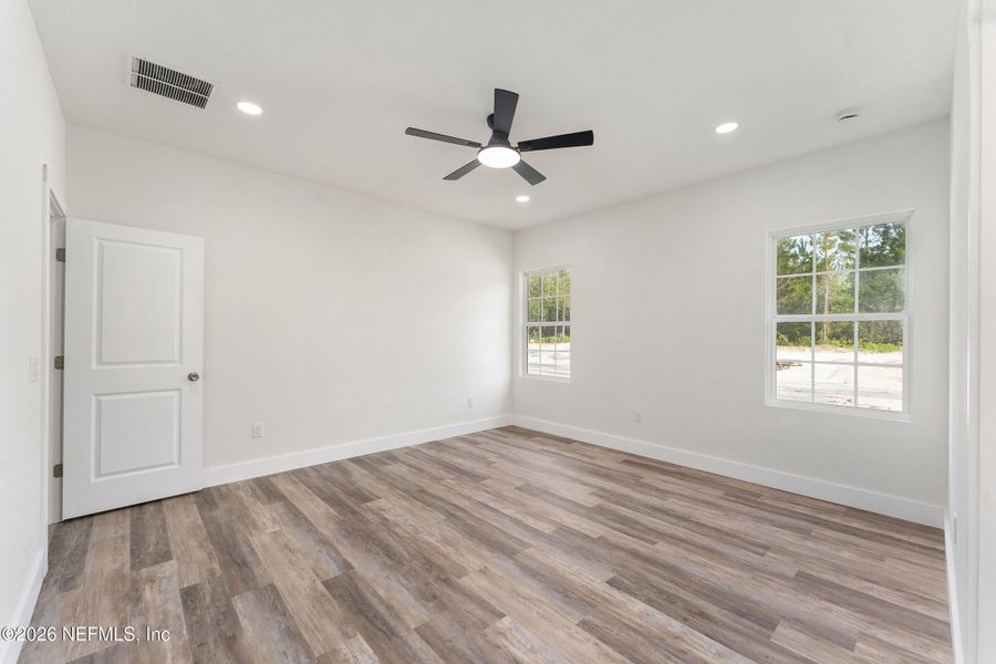 Spacious, unfurnished interior of a new home in , Hampton (Image 31).