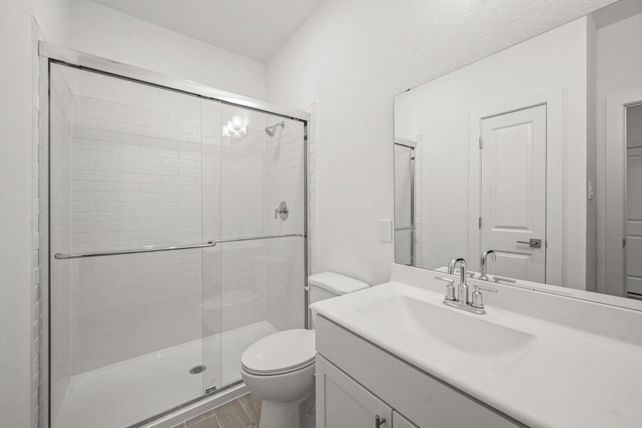 Hall bath 2 (*Photo not of actual home and used for illustration purposes only.)