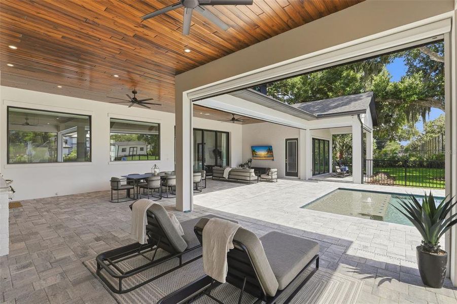 Exterior details and patio area of a home in , Gotha (Image 21).