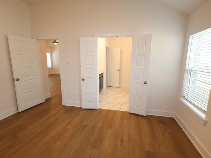 Spacious, unfurnished interior of a new home in Sorella, Tomball (Image 27). Spacious, unfurnished interior of a new home in Sorella, Tomball (Image 27).