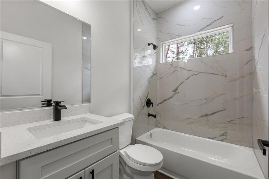 Spacious, unfurnished interior of a new home in , Ocala (Image 12).