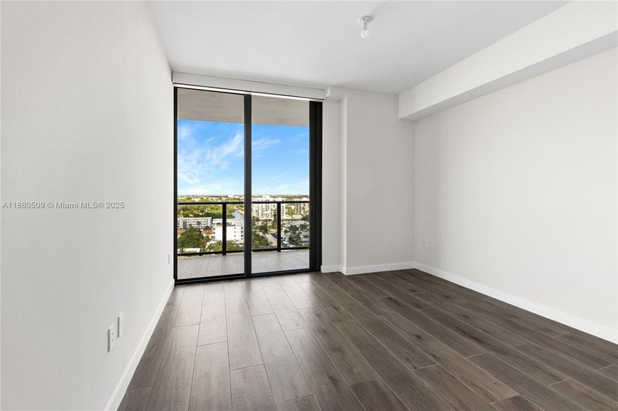 Spacious, unfurnished interior of a new home in , Pompano Beach (Image 65).