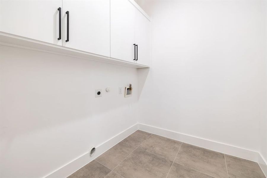 Spacious, unfurnished interior of a new home in , Dallas (Image 26).