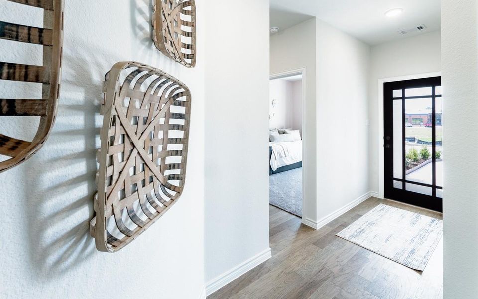 Spacious, unfurnished interior of a new home in Steed Landing, Texas City (Image 17).