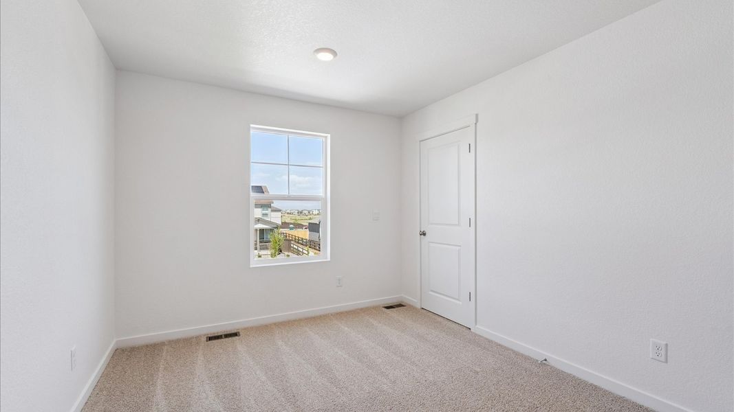 Spacious, unfurnished interior of a new home in Vista Meadows, Fort Lupton (Image 12).
