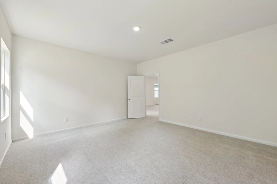 Representative unfurnished interior of a home built from the Glimmer by Starlight Homes in Cordova Trails, Seguin (Image 15).