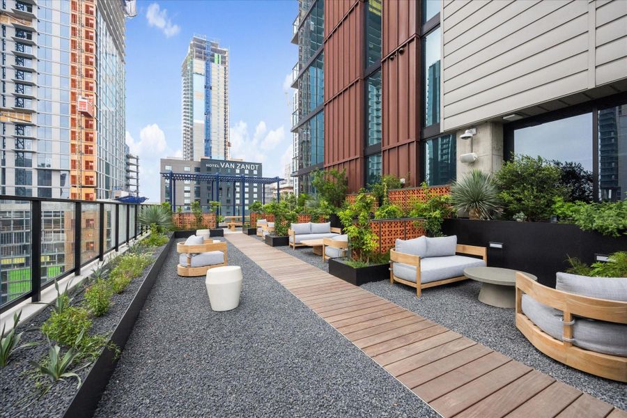 Condo located in Austin, TX showcasing its design and architecture (Image 4).