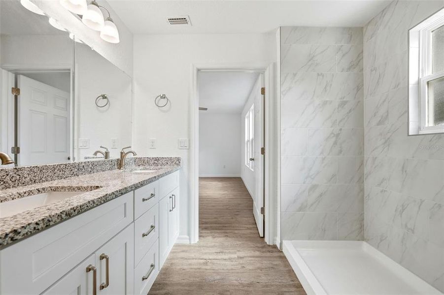 Furnished interior view inside a new home in , Ocklawaha (Image 8).