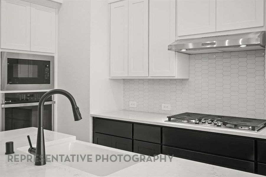 Close-up of interior finishes inside a home in Ridge Crossing, Waxahachie (Image 13).