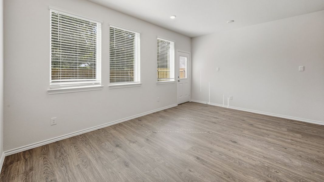 Spacious, unfurnished interior of a new home in Arbor Trails South, Princeton (Image 5).