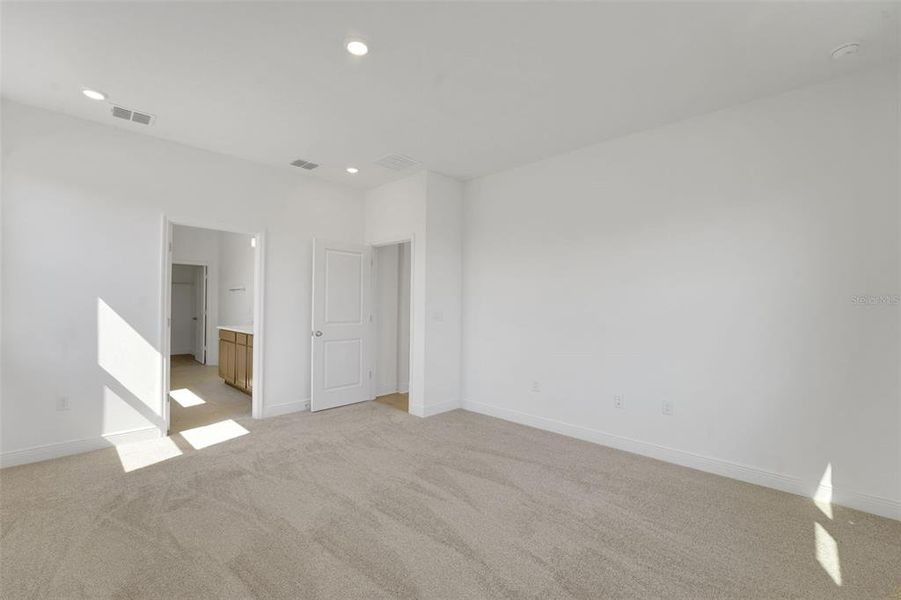 Spacious, unfurnished interior of a new home in Crossroads at Kelly Park, Apopka (Image 20).