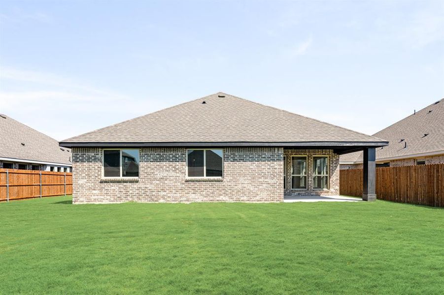 Front exterior of a new home in Maplewood, Glenn Heights, TX, highlighting curb appeal (Image 25).