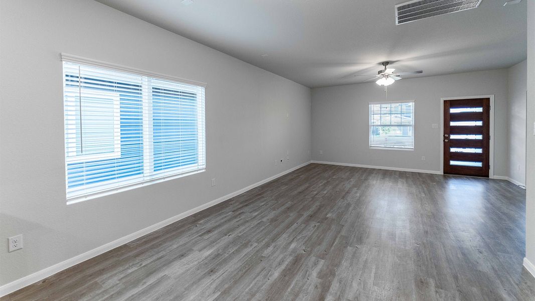 Spacious, unfurnished interior of a new home in Paramount, Kyle (Image 8).