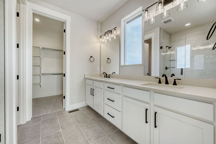 5842 Aspenglow - Primary Bathroom 5842 Aspenglow - Primary Bathroom