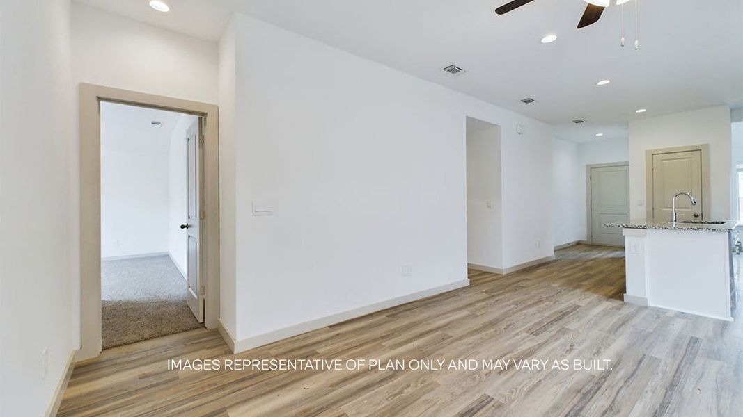 Spacious, unfurnished interior of a new home in Terra Vista, Lubbock (Image 13).