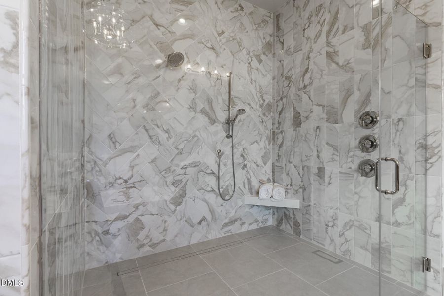 200_MEADOW_WALK_DR_INTERIOR_42 200_MEADOW_WALK_DR_INTERIOR_42